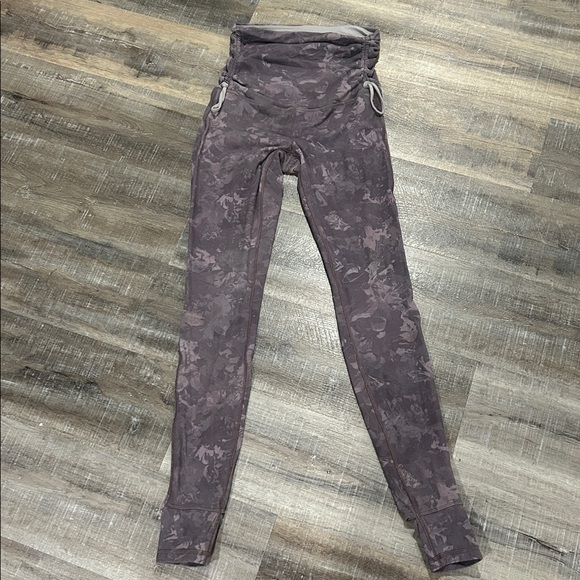 lululemon Hug your Core SHR Tight 28” Reversible Yoga Leggings - Picture 7 of 16